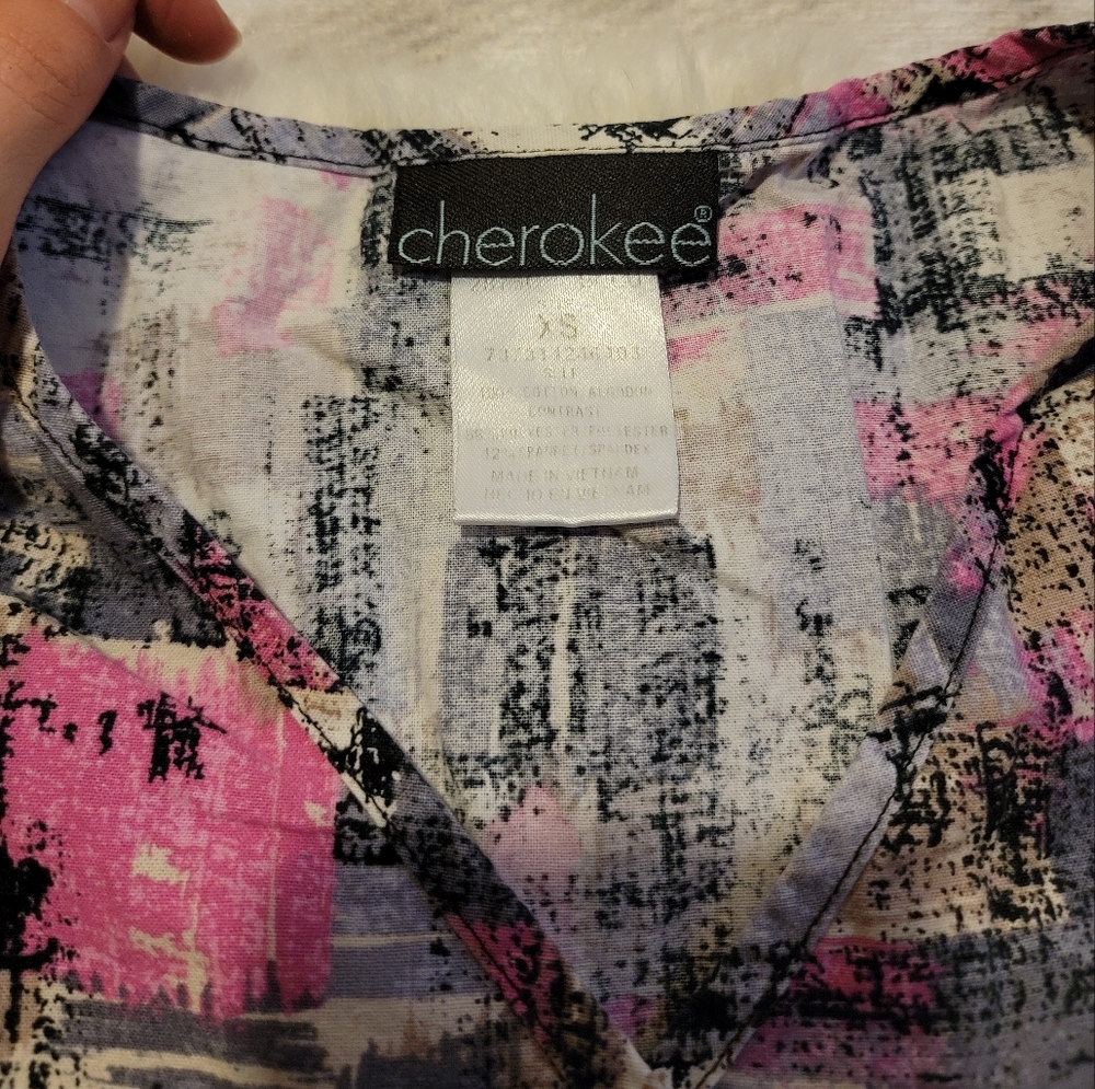 Cherokee VNeck Scrub Top Abstract pattern - Picture 5 of 5